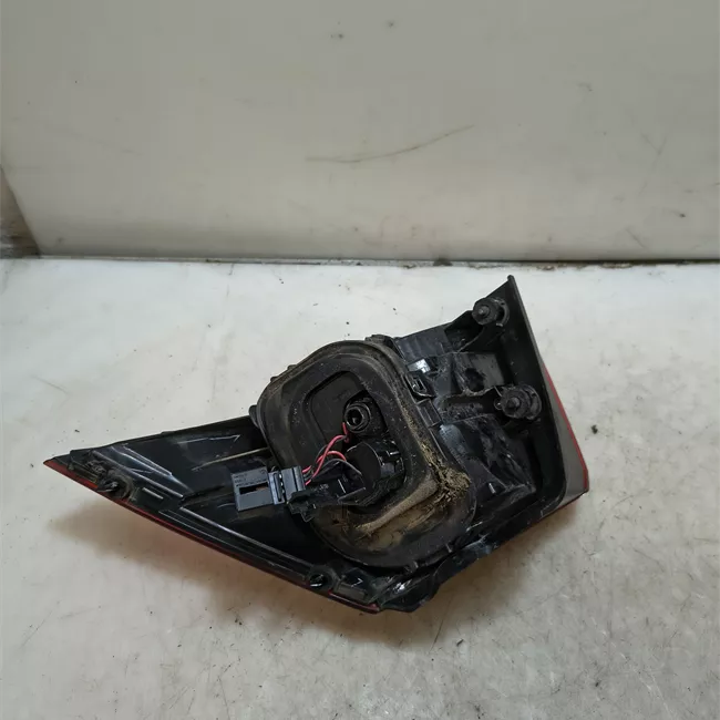 Fanale posteriore parte esterno sinistro