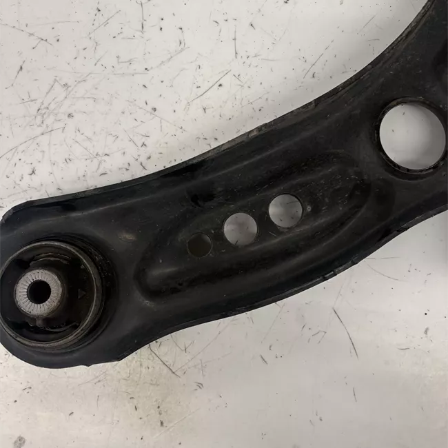 Braccio oscillante sospensione anteriore destro