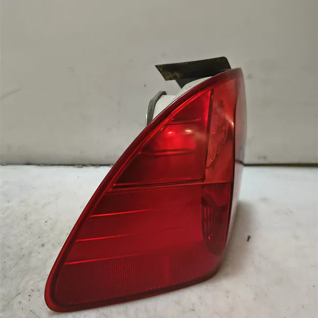 Fanale posteriore parte esterno sinistro