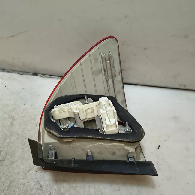 Fanale posteriore parte esterno sinistro