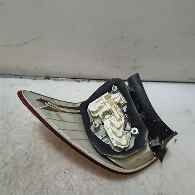 Fanale posteriore parte esterno sinistro