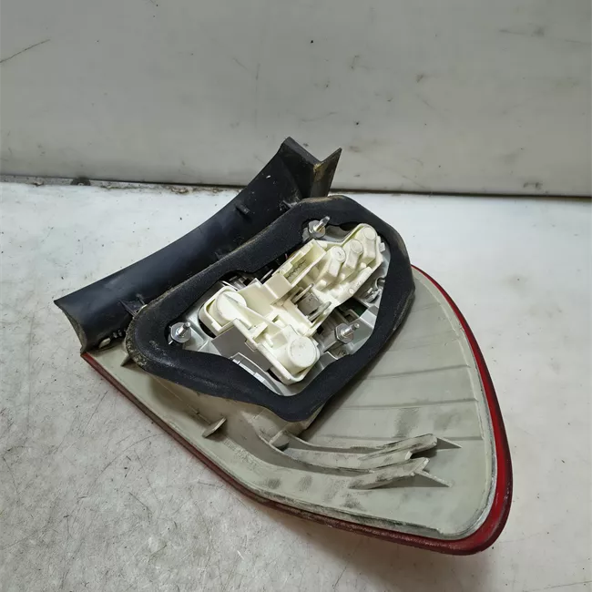 Fanale posteriore parte esterno sinistro