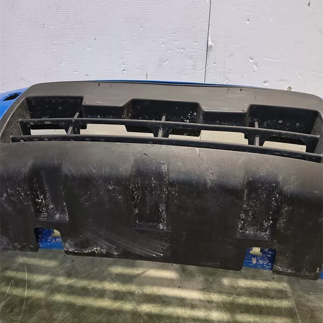 Paraurti anteriore aria condizionata automatico e fendinebbia nero