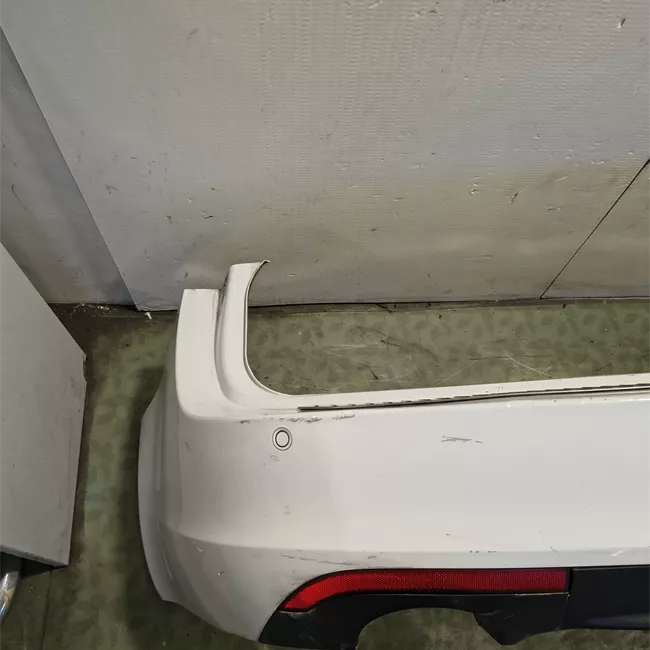 Paraurti posteriore con sensori parcheggio