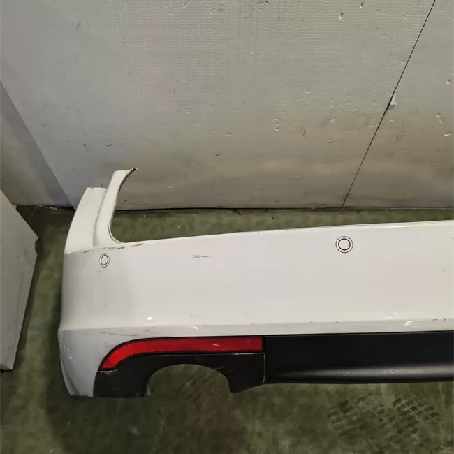 Paraurti posteriore con sensori parcheggio