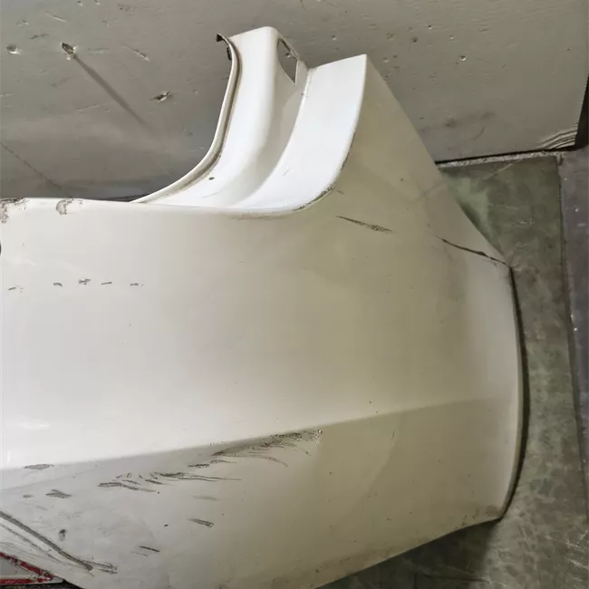 Paraurti posteriore con sensori parcheggio