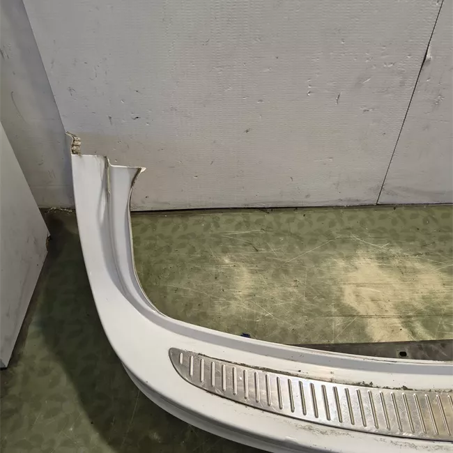 Paraurti posteriore con sensori parcheggio