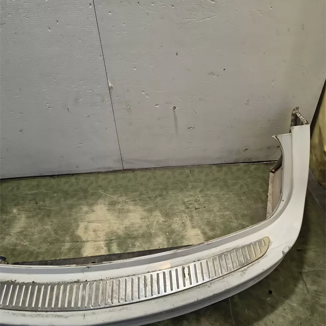 Paraurti posteriore con sensori parcheggio