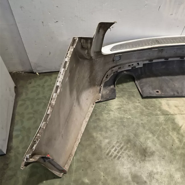 Paraurti posteriore con sensori parcheggio