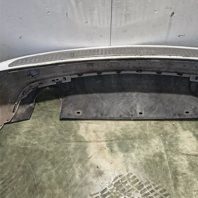 Paraurti posteriore con sensori parcheggio