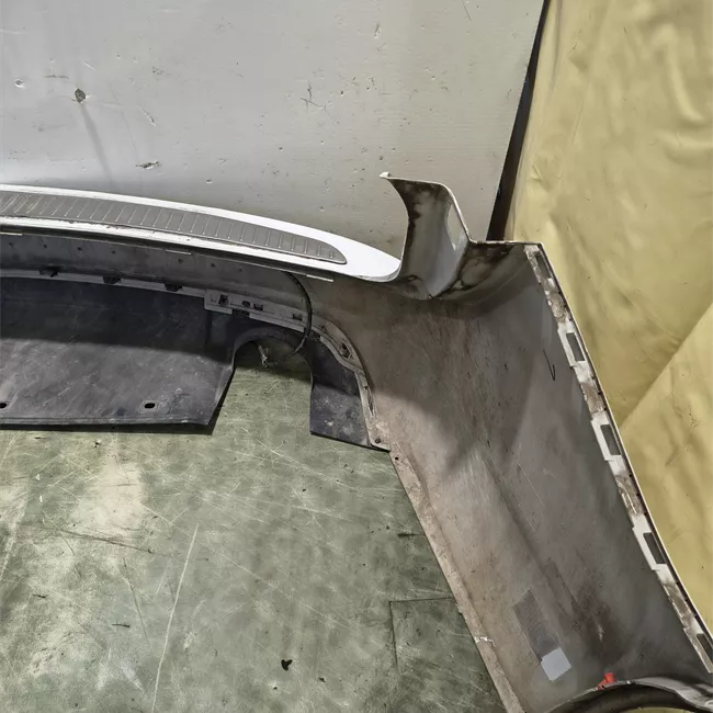 Paraurti posteriore con sensori parcheggio