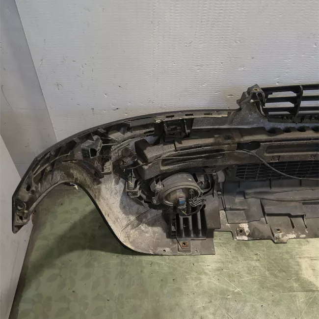 Paraurti anteriore Eleg., con parktronicon bi-xeno primer