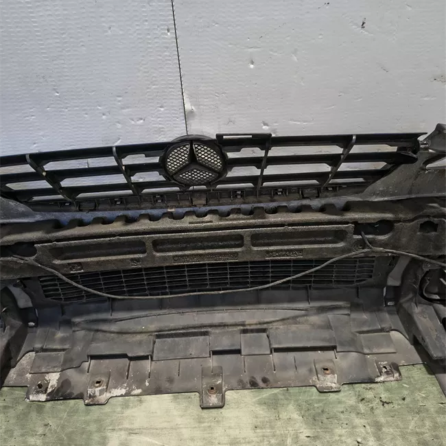 Paraurti anteriore Eleg., con parktronicon bi-xeno primer