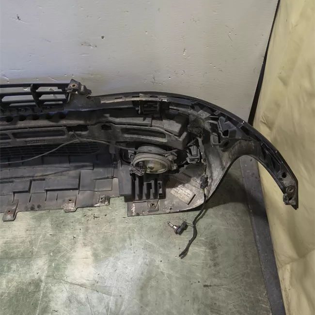 Paraurti anteriore Eleg., con parktronicon bi-xeno primer