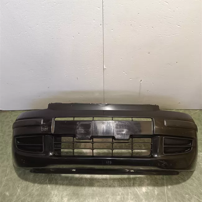 Paraurti anteriore nero