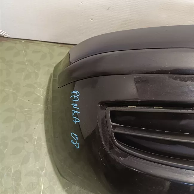 Paraurti anteriore nero