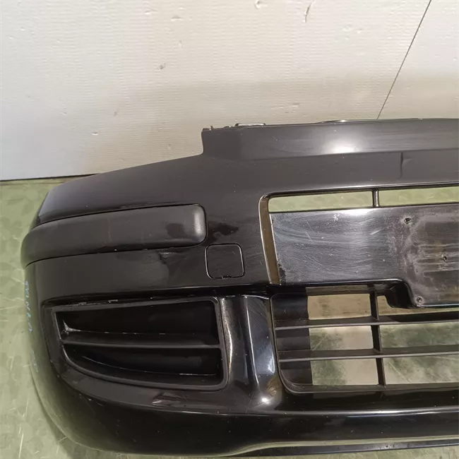 Paraurti anteriore nero