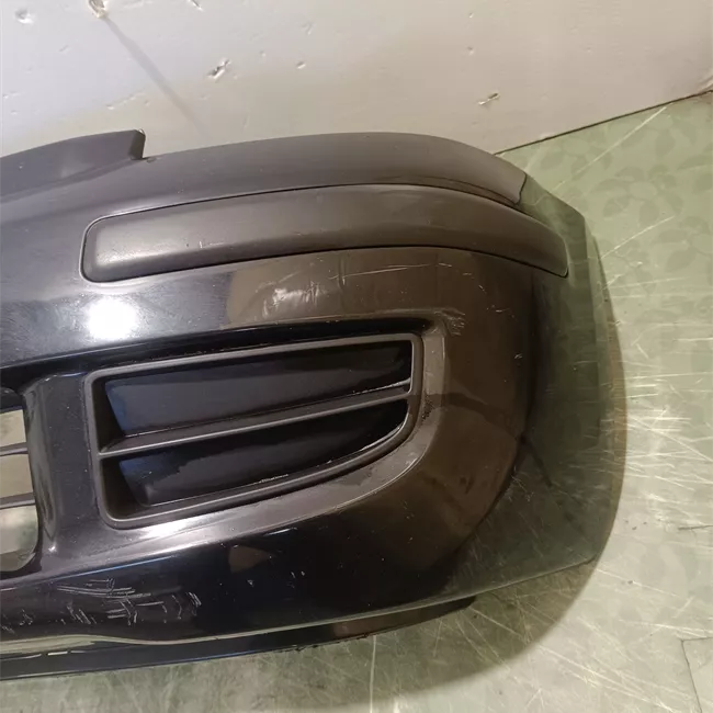 Paraurti anteriore nero