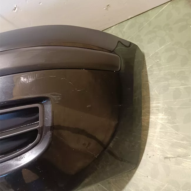 Paraurti anteriore nero