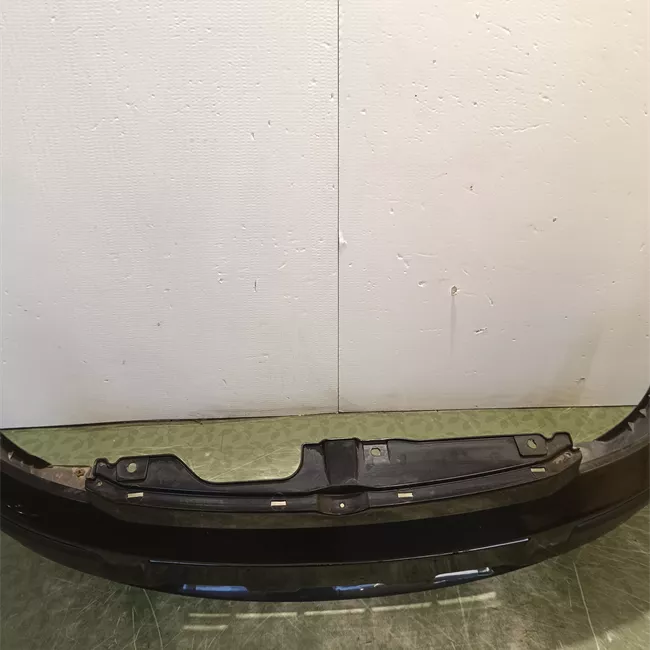 Paraurti anteriore nero