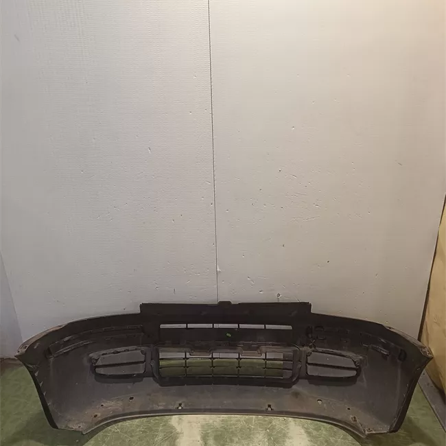 Paraurti anteriore nero