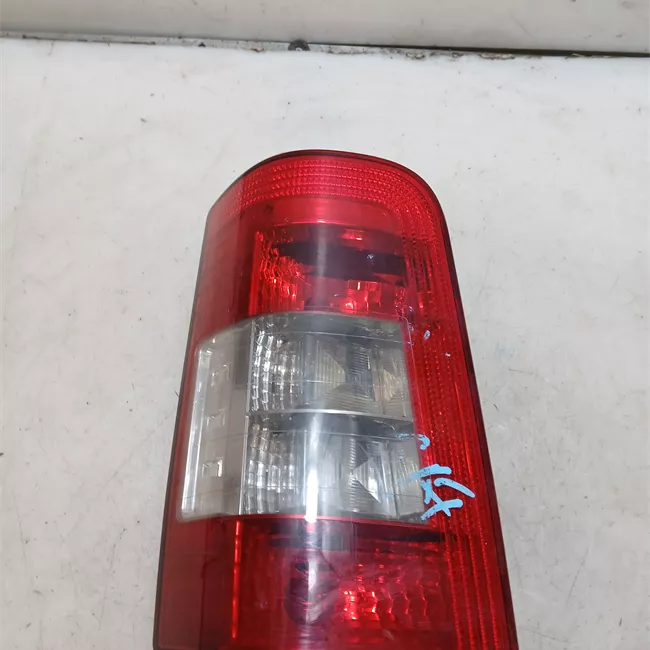 Fanale posteriore sinistro Sportello post