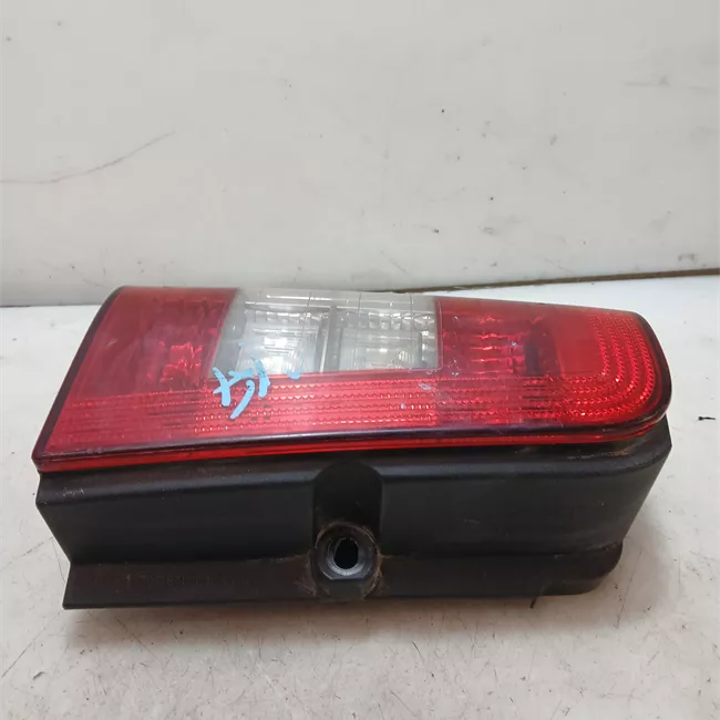 Fanale posteriore sinistro Sportello post