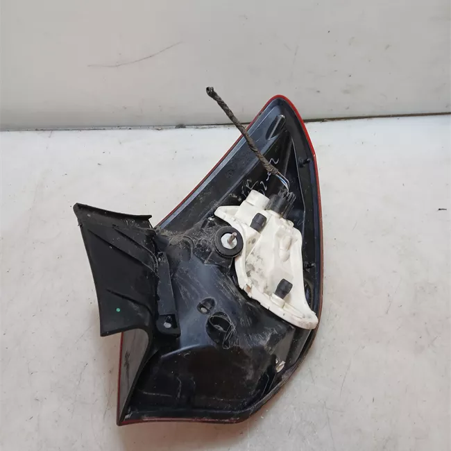 Fanale posteriore parte esterno sinistro