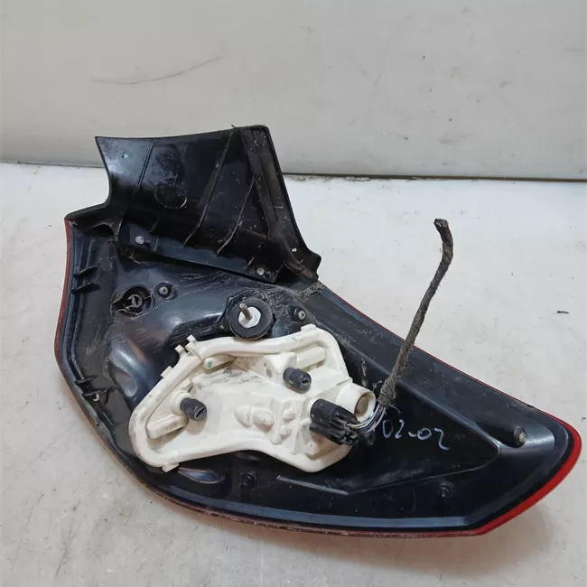 Fanale posteriore parte esterno sinistro