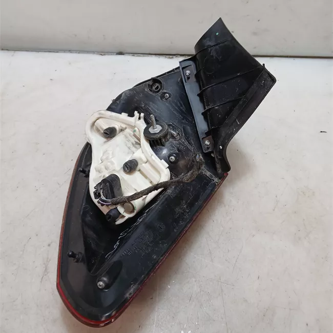 Fanale posteriore parte esterno sinistro