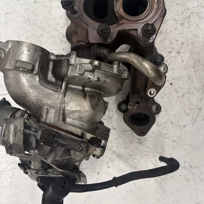 Turbocompressore con collettore scarico