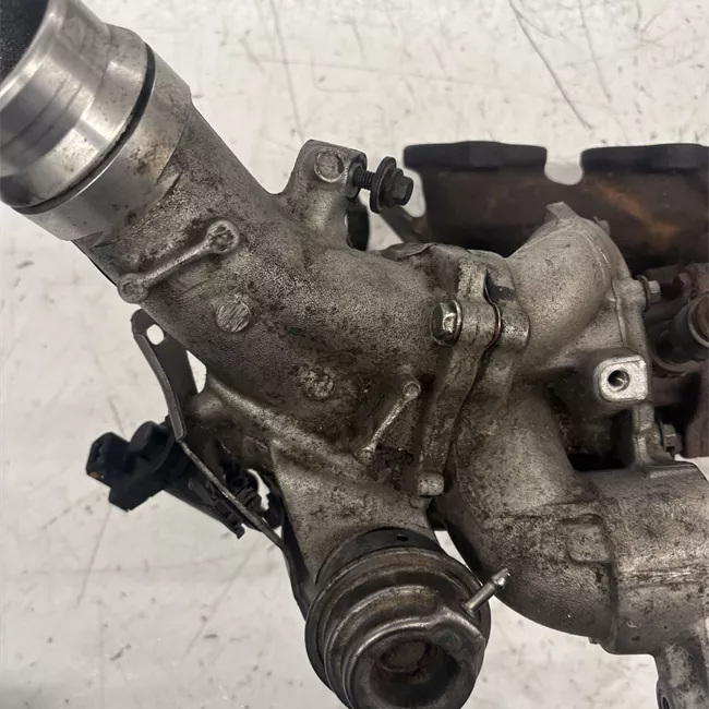 Turbocompressore con collettore scarico