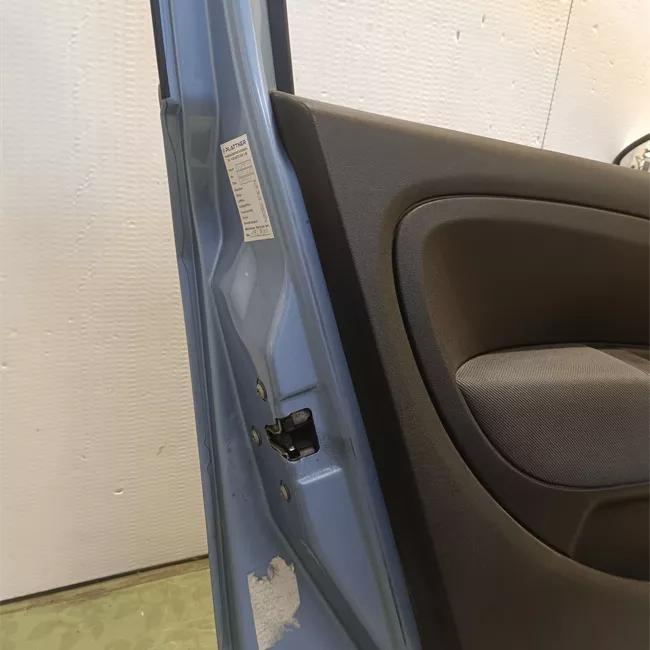 Porta anteriore sinistra