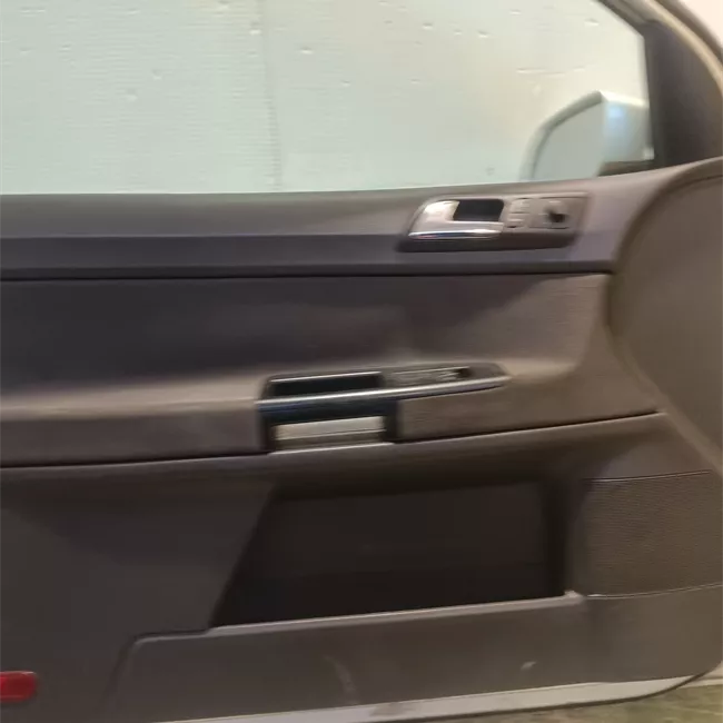 Porta anteriore sinistra