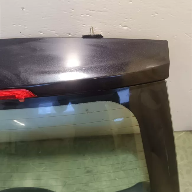 Porta anteriore destra