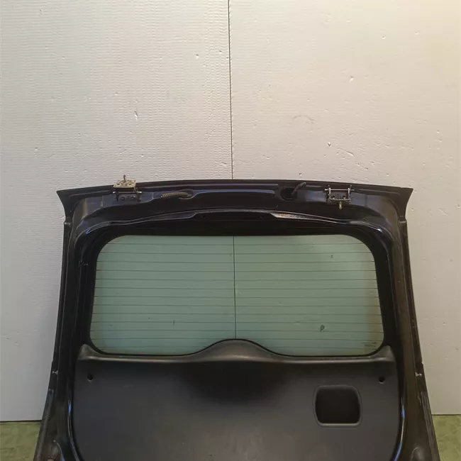 Porta anteriore destra