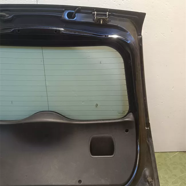 Porta anteriore destra