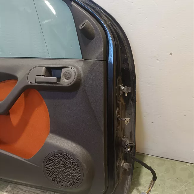 Porta anteriore sinistra