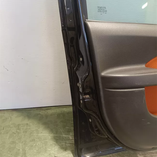 Porta anteriore sinistra