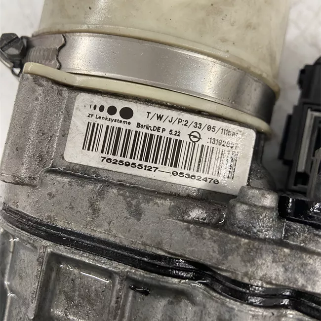 Pompa servosterzo TRW con serbatoio