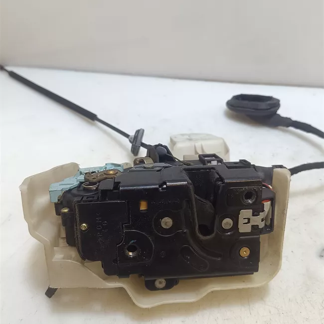 Serratura porta anteriore sinistra