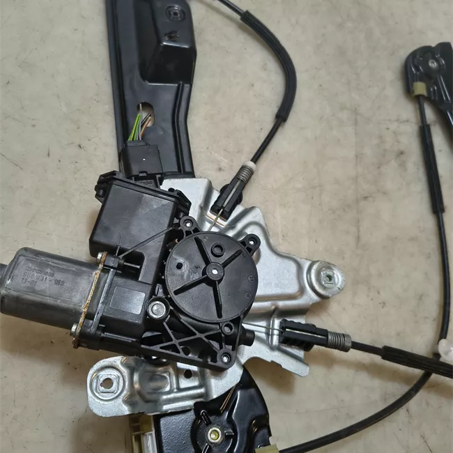 Alzacristallo elettrico porta anteriore con motorino sinistro