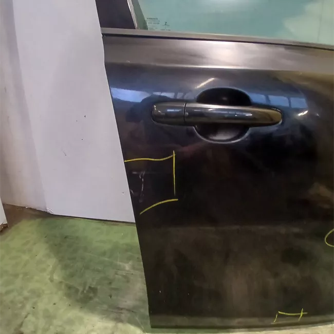 Porta anteriore destra