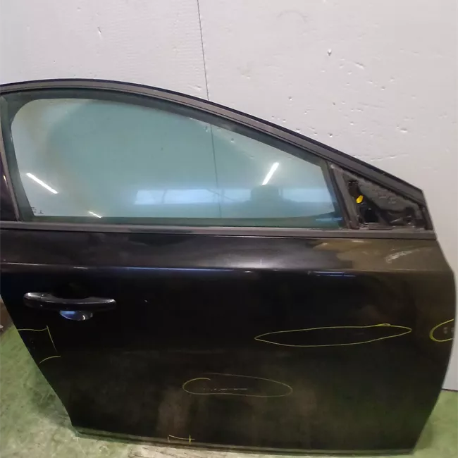 Porta anteriore destra