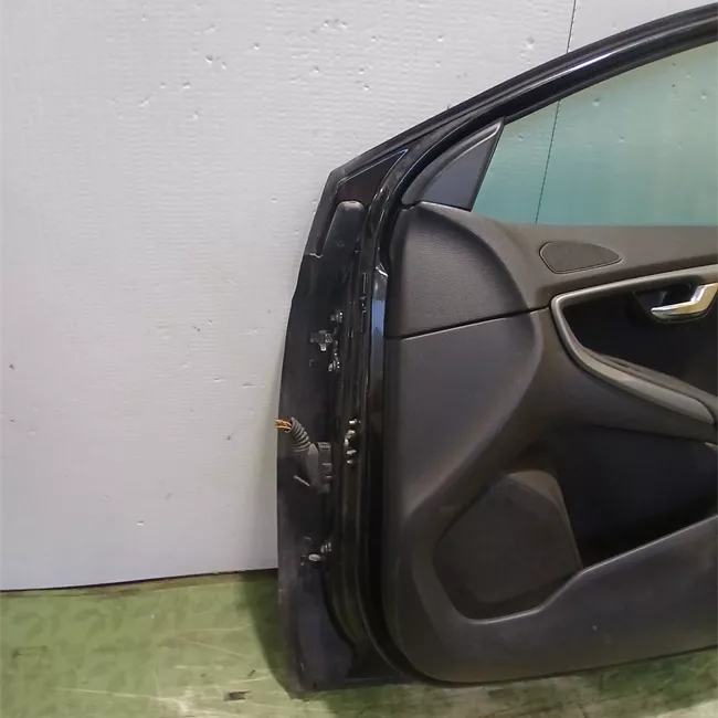 Porta anteriore destra