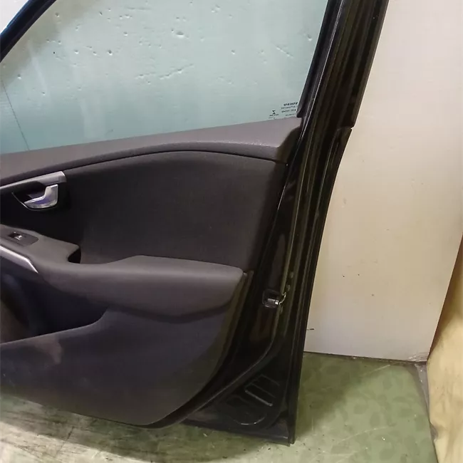 Porta anteriore destra