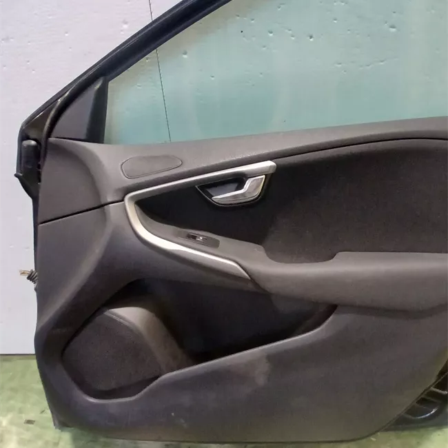 Porta anteriore destra