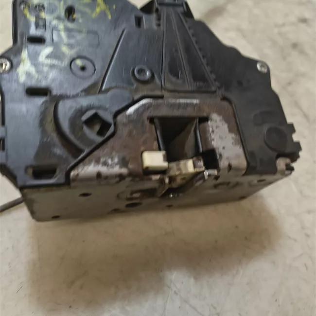 Serratura porta anteriore sinistra