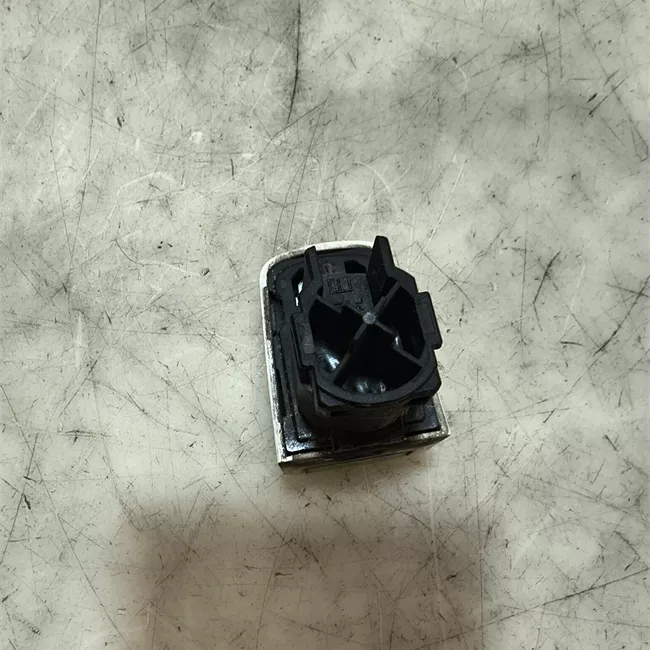 Maniglia porta posteriore sinistra con inserto cromato primer