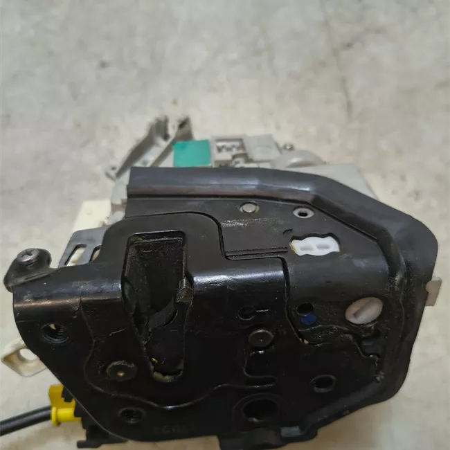 Serratura porta anteriore destra